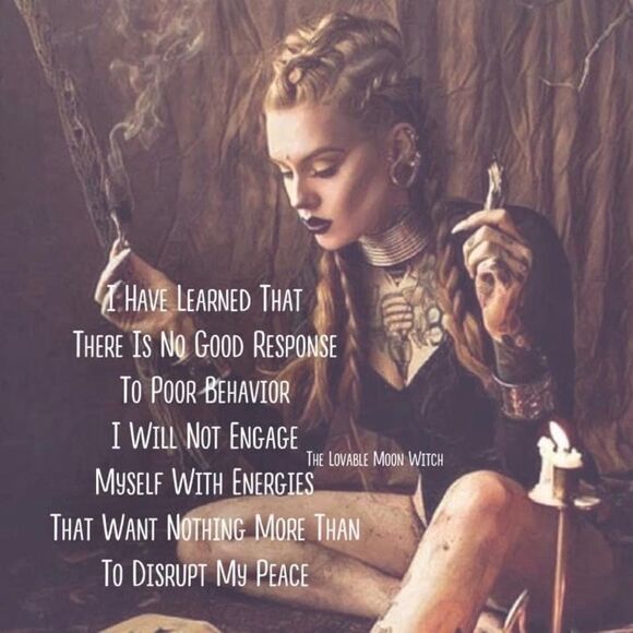 10/$25🦋 Give Me 5ive Medium Wash Denim Bermuda Shorts - Size 14 - Picture 12 of 12